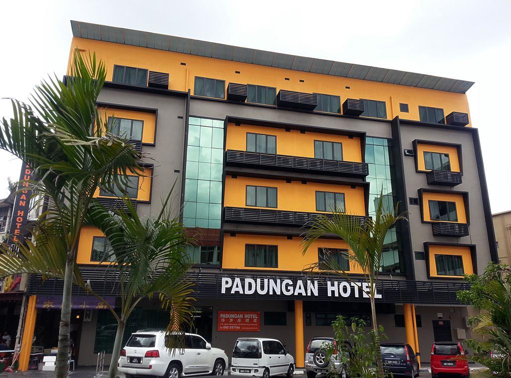 Padungan Hotel Кучінг Екстер'єр фото