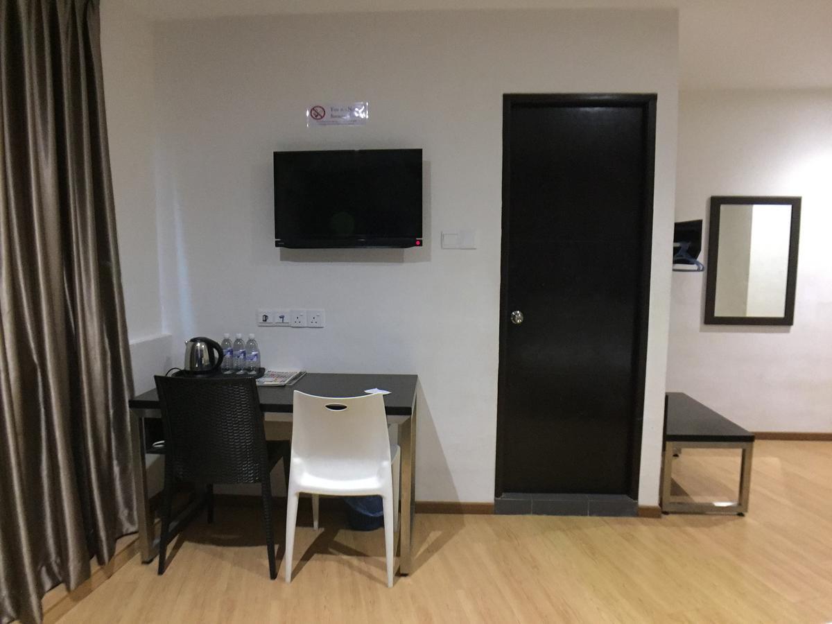 Padungan Hotel Кучінг Екстер'єр фото