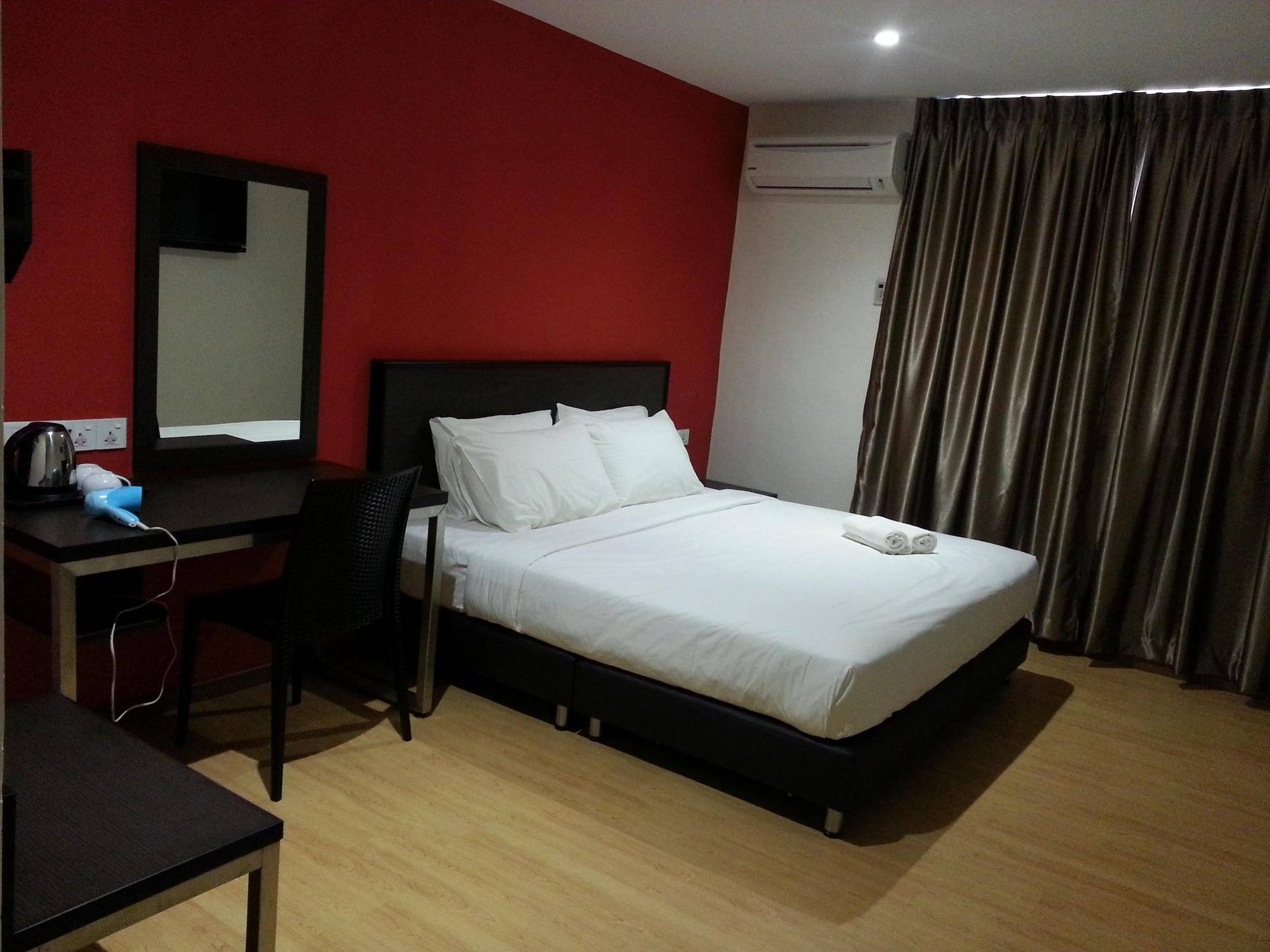 Padungan Hotel Кучінг Екстер'єр фото