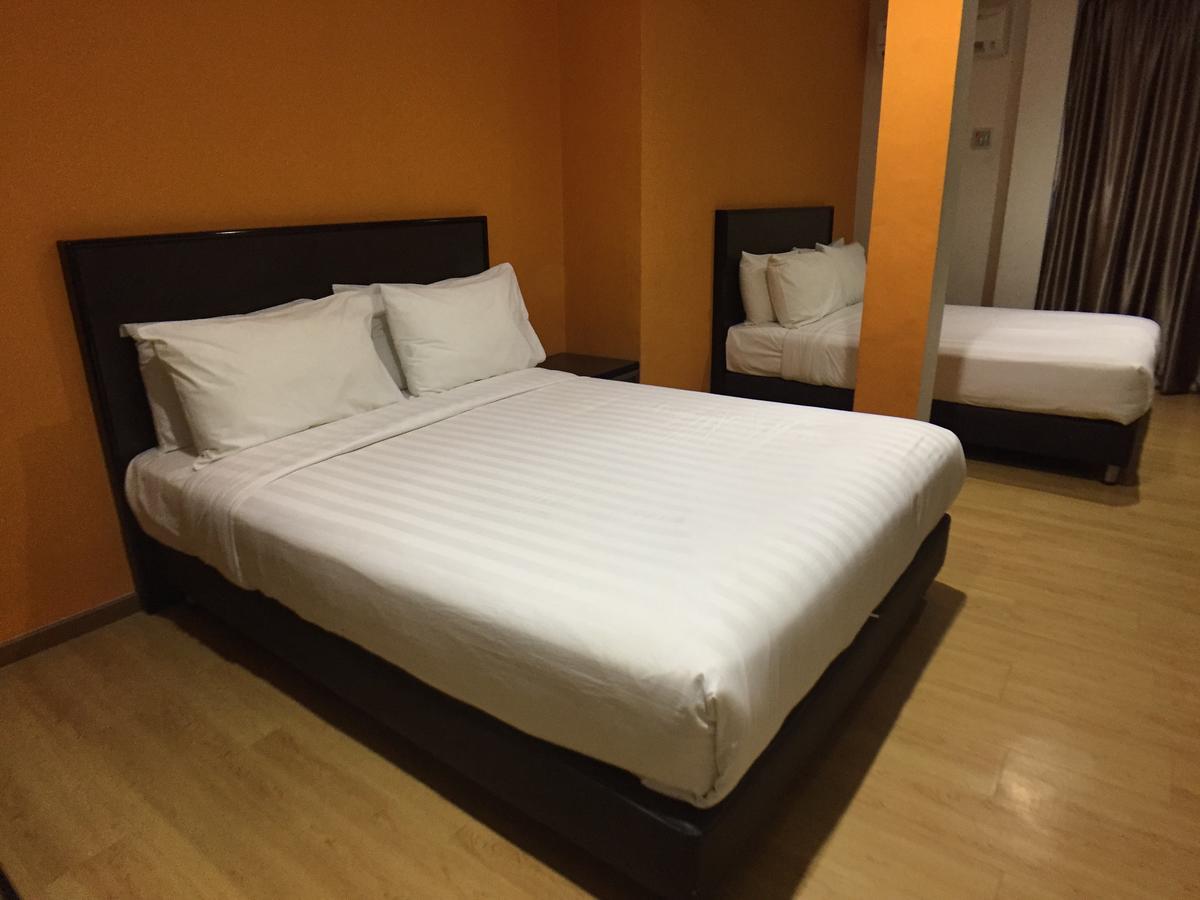 Padungan Hotel Кучінг Екстер'єр фото