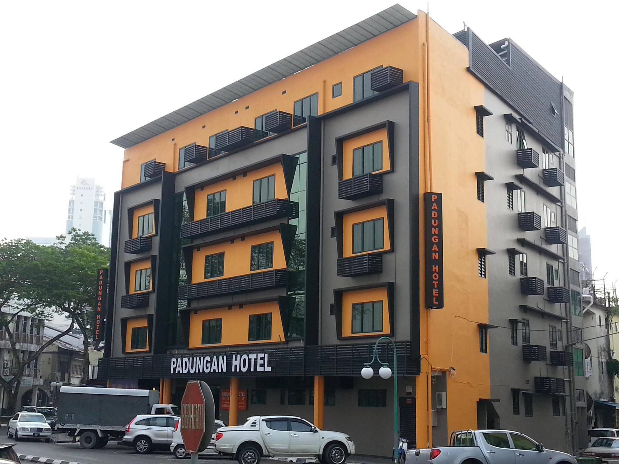 Padungan Hotel Кучінг Екстер'єр фото