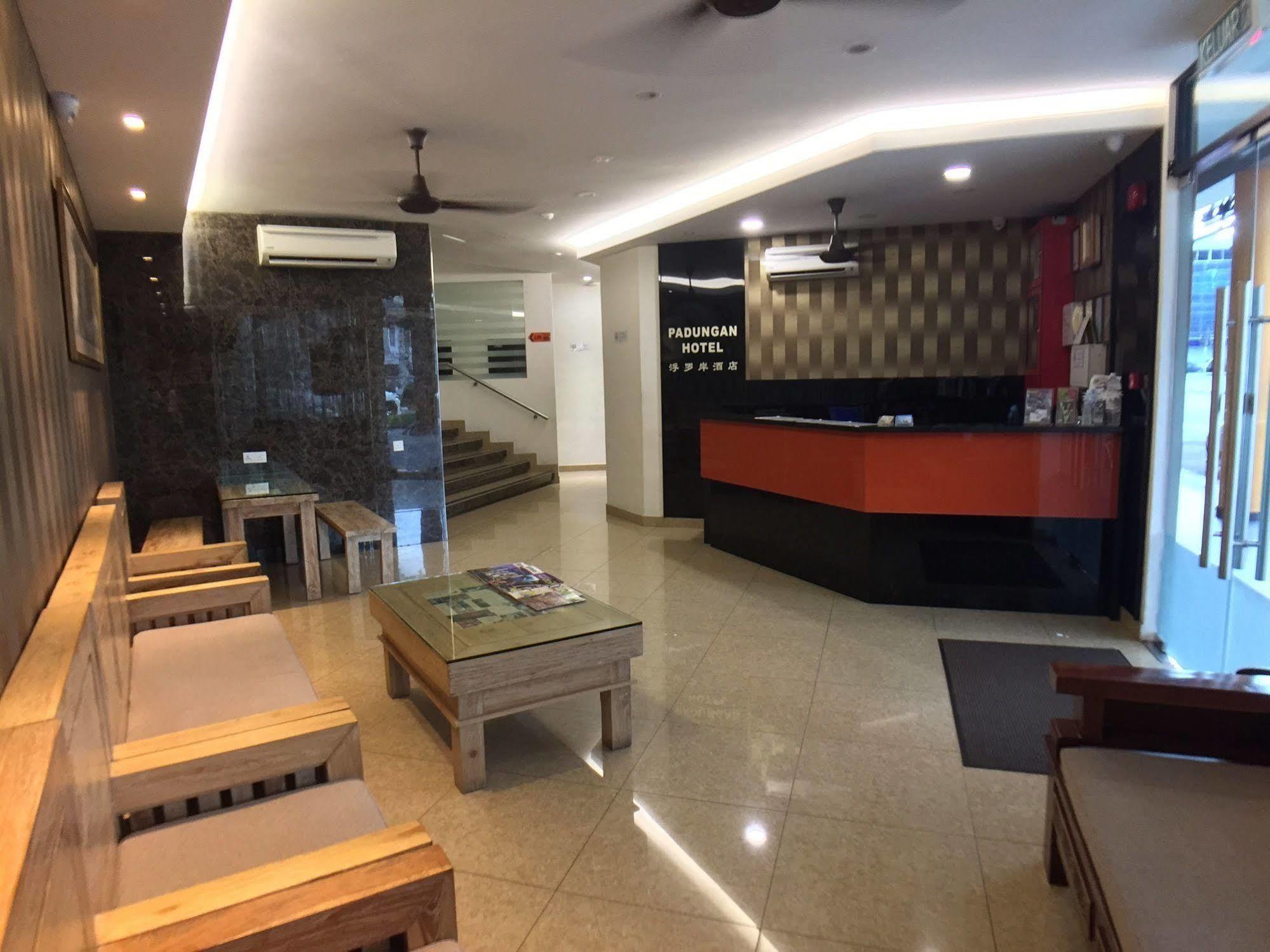 Padungan Hotel Кучінг Екстер'єр фото