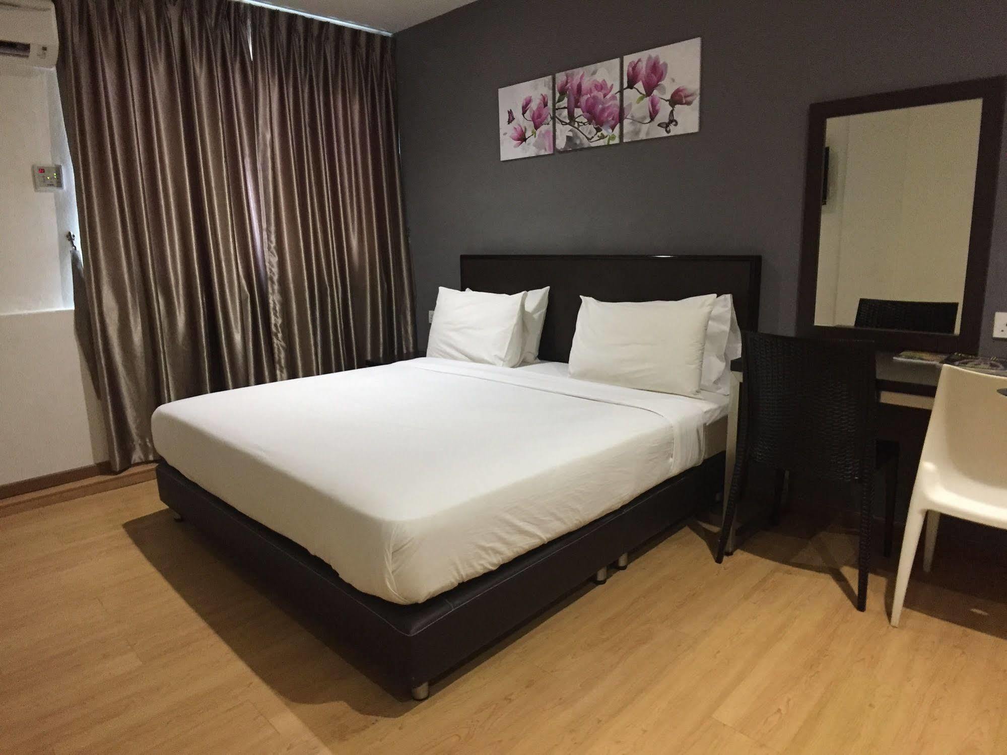 Padungan Hotel Кучінг Екстер'єр фото