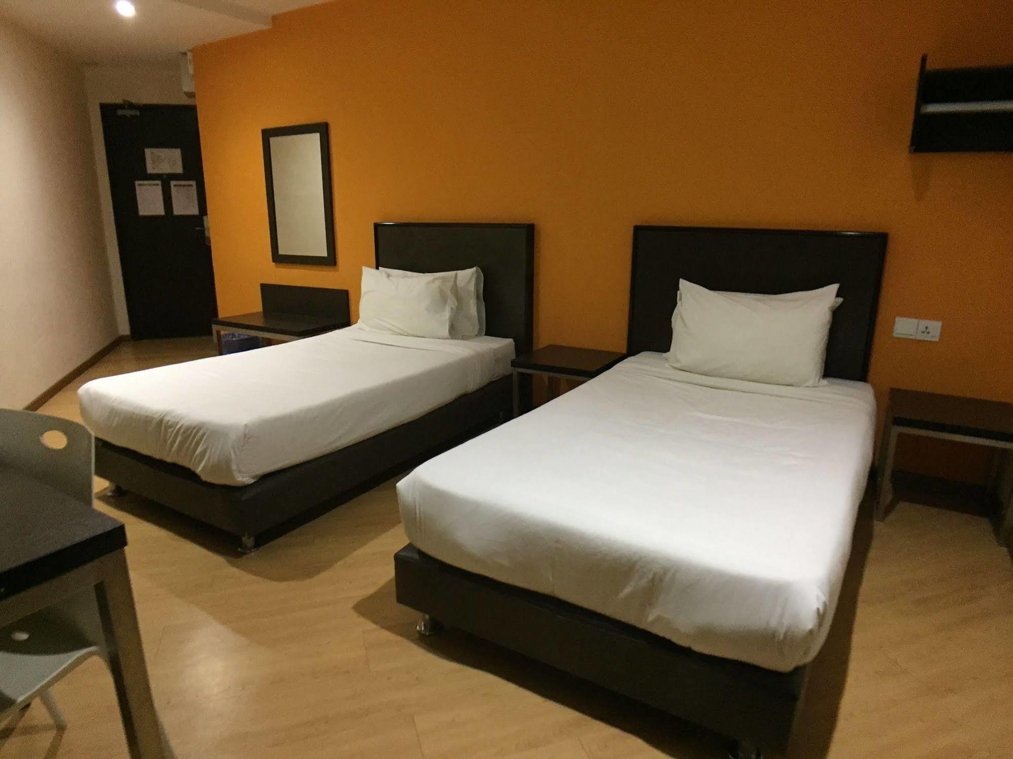 Padungan Hotel Кучінг Екстер'єр фото