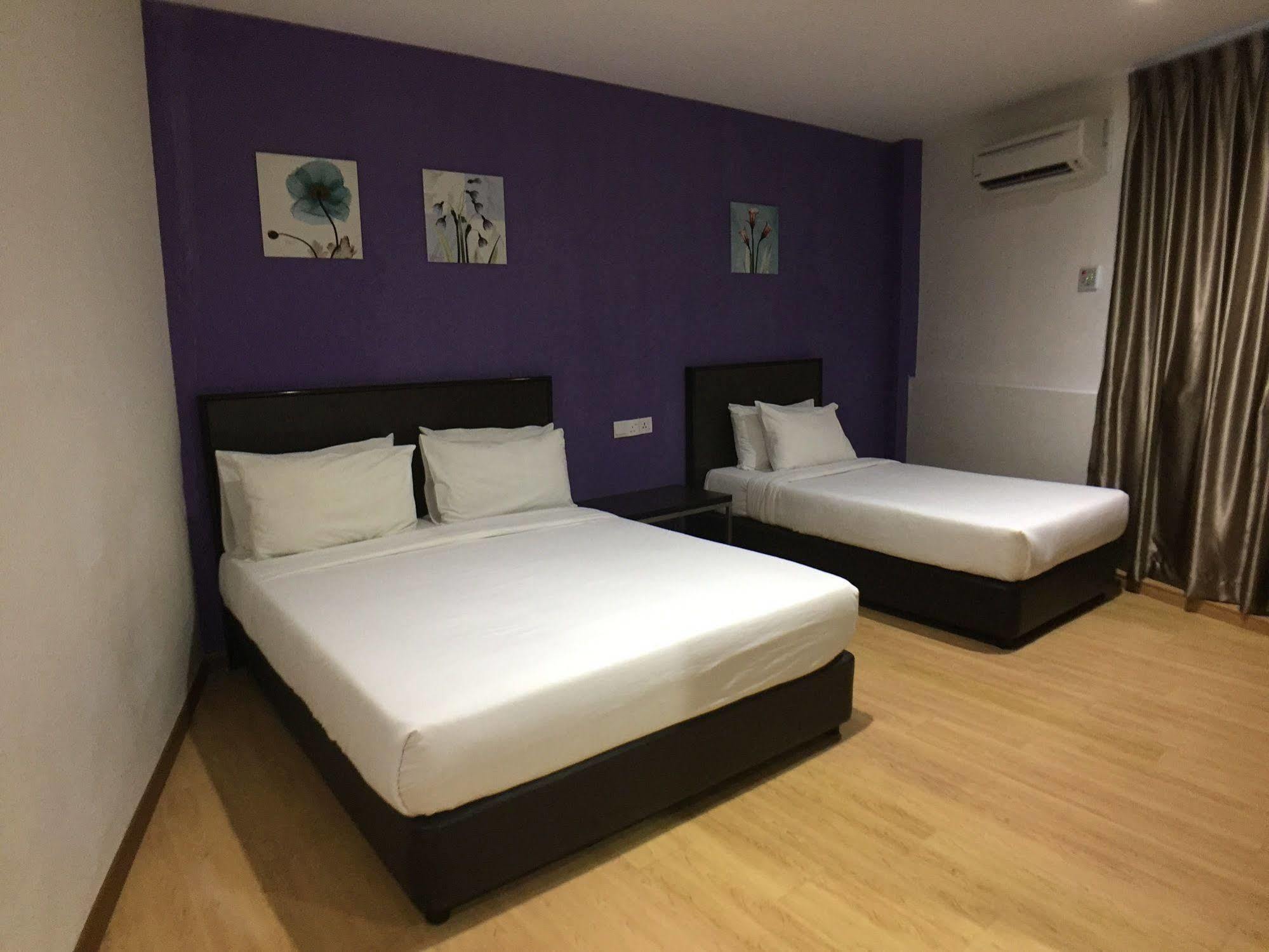 Padungan Hotel Кучінг Екстер'єр фото