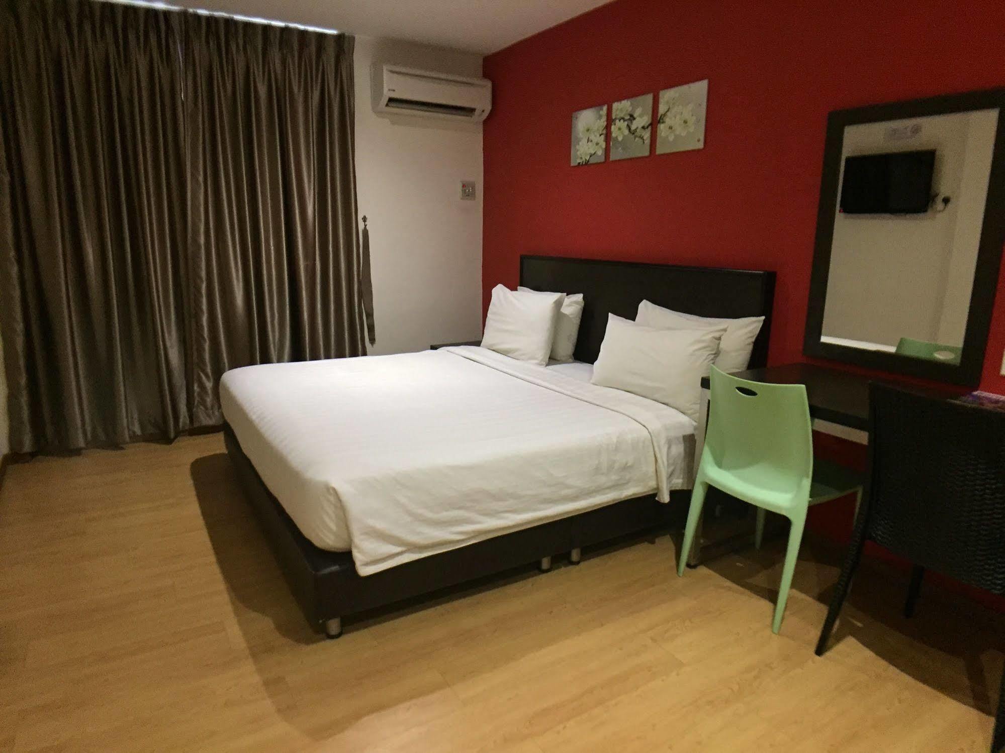 Padungan Hotel Кучінг Екстер'єр фото