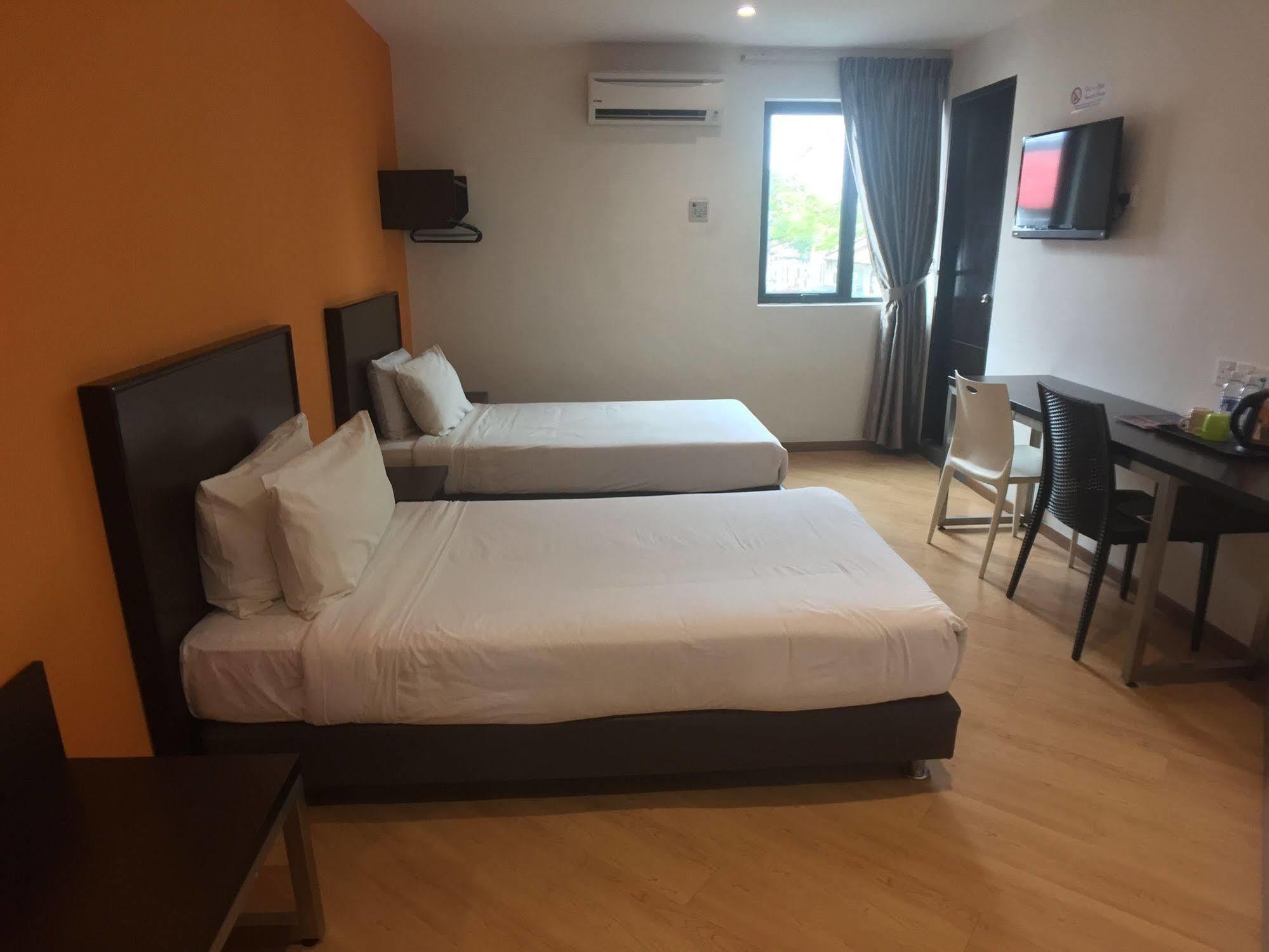 Padungan Hotel Кучінг Екстер'єр фото