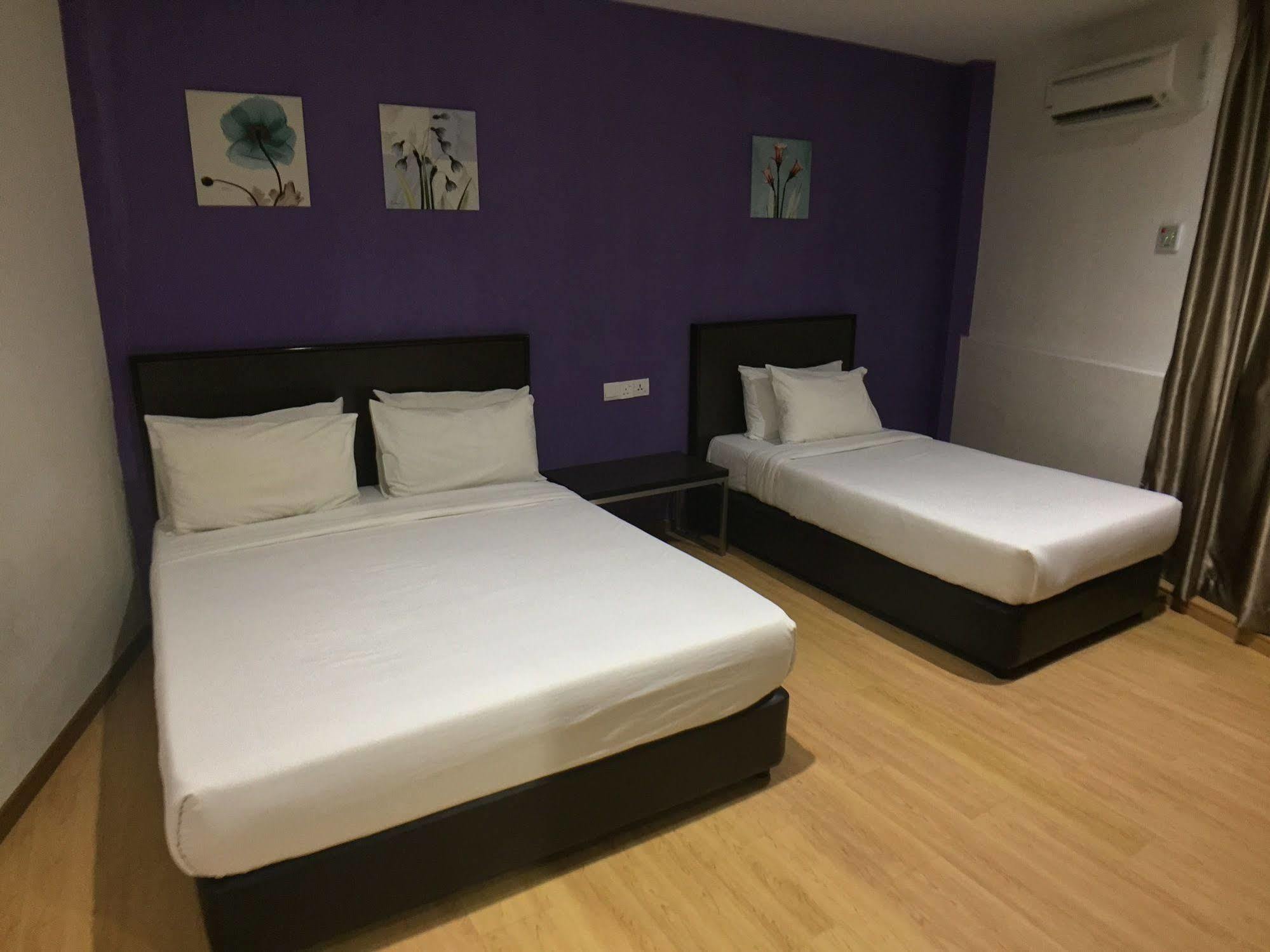 Padungan Hotel Кучінг Екстер'єр фото