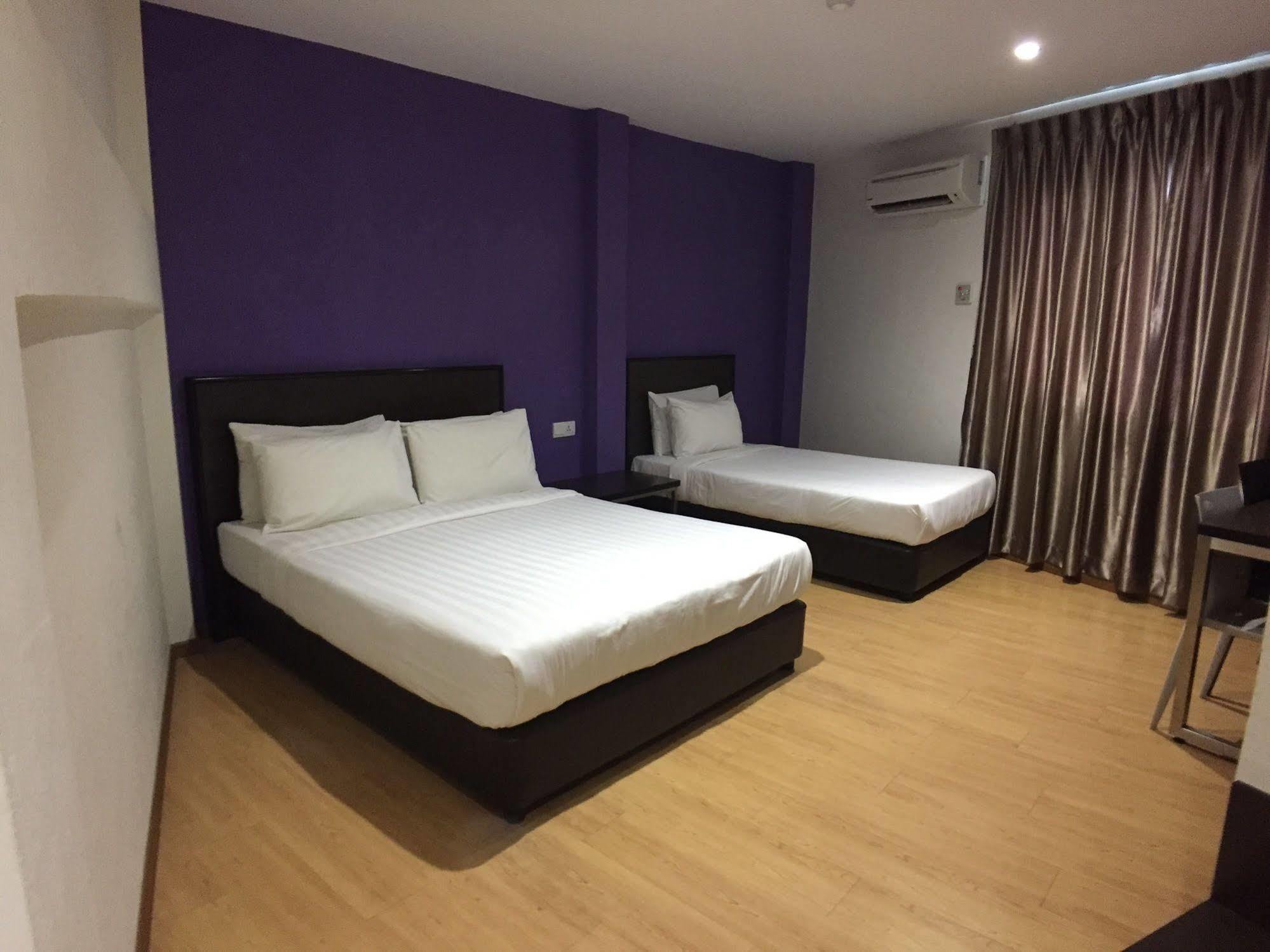 Padungan Hotel Кучінг Екстер'єр фото